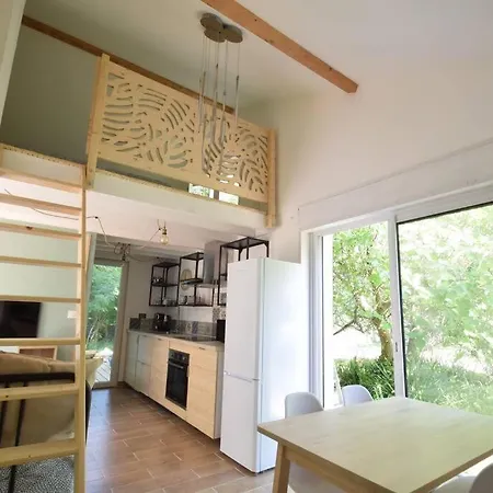 بيت للعطل Adorable Avec Piscine- Tiny House Saubrigues