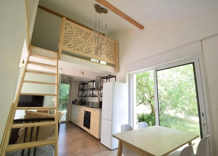 Vakantiehuis Adorable Avec Piscine- Tiny House Saubrigues